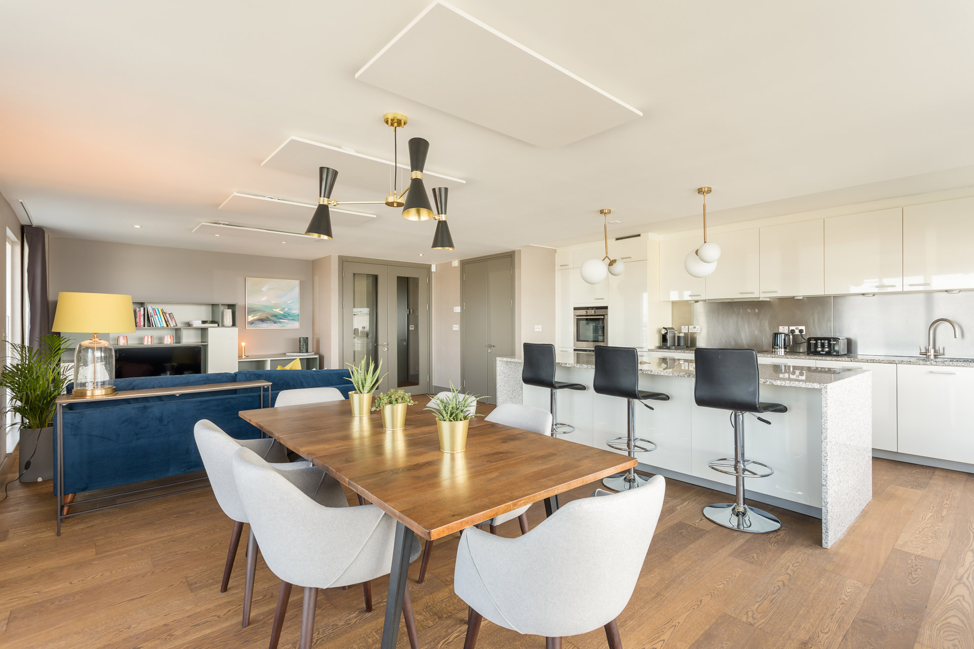 7 tips for lighting a small apartment Lighting A modern lighting solution
